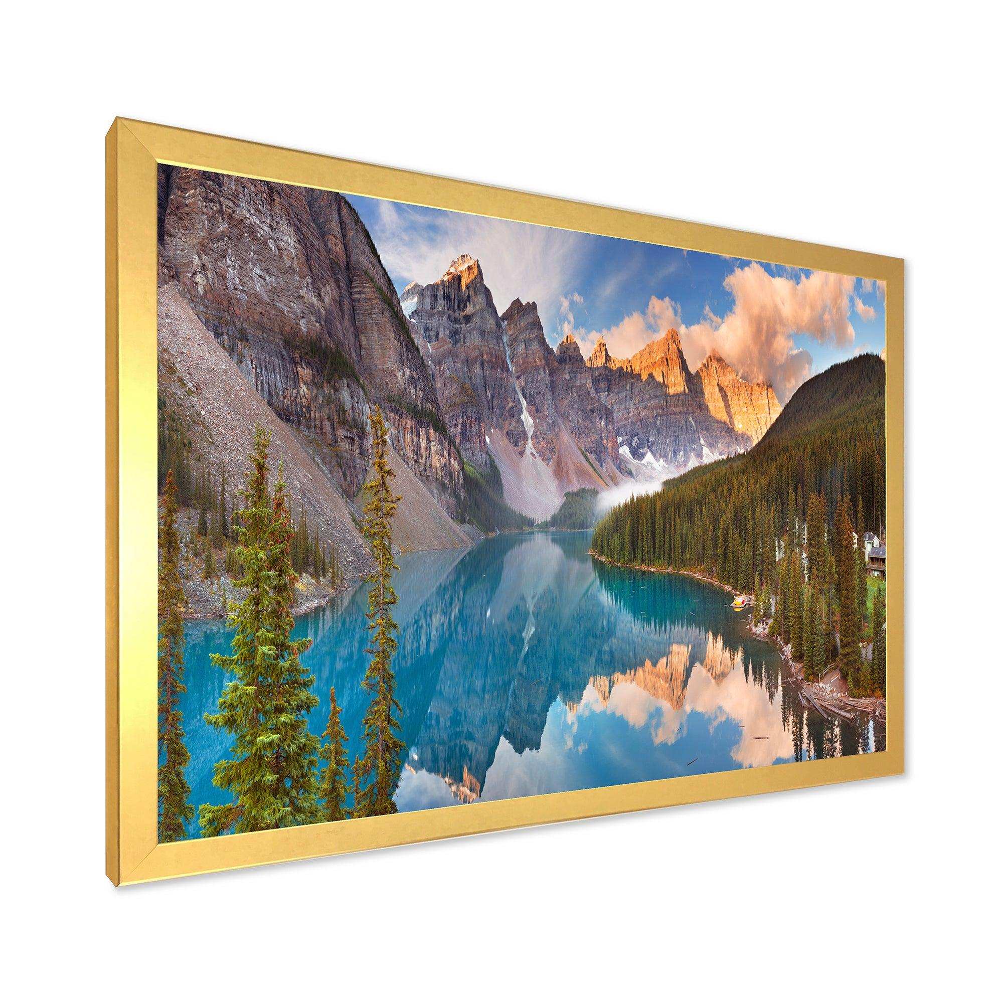 Moraine Lake in Banff Park Canada