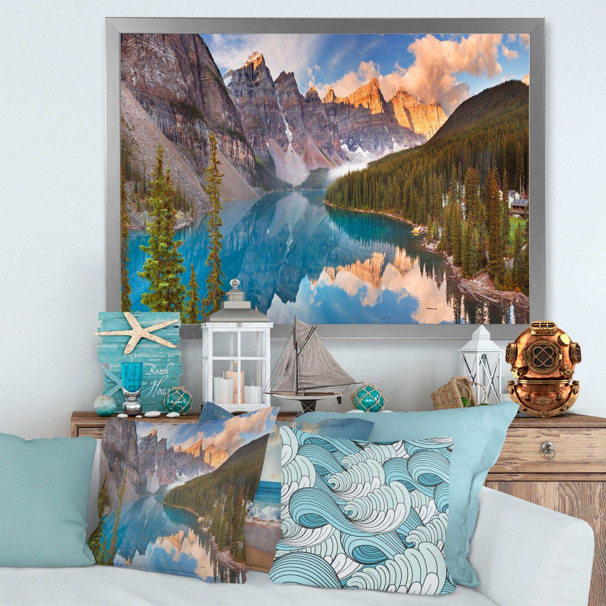 Moraine Lake in Banff Park Canada