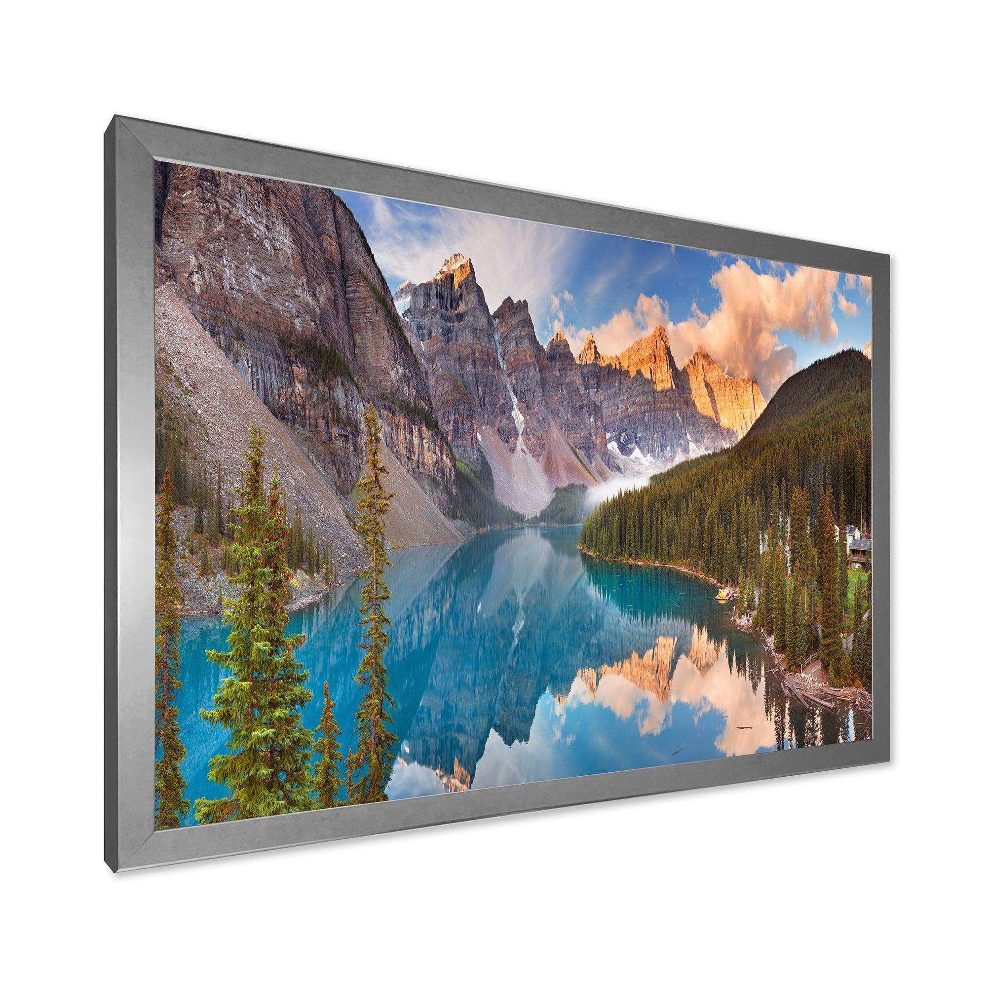 Moraine Lake in Banff Park Canada