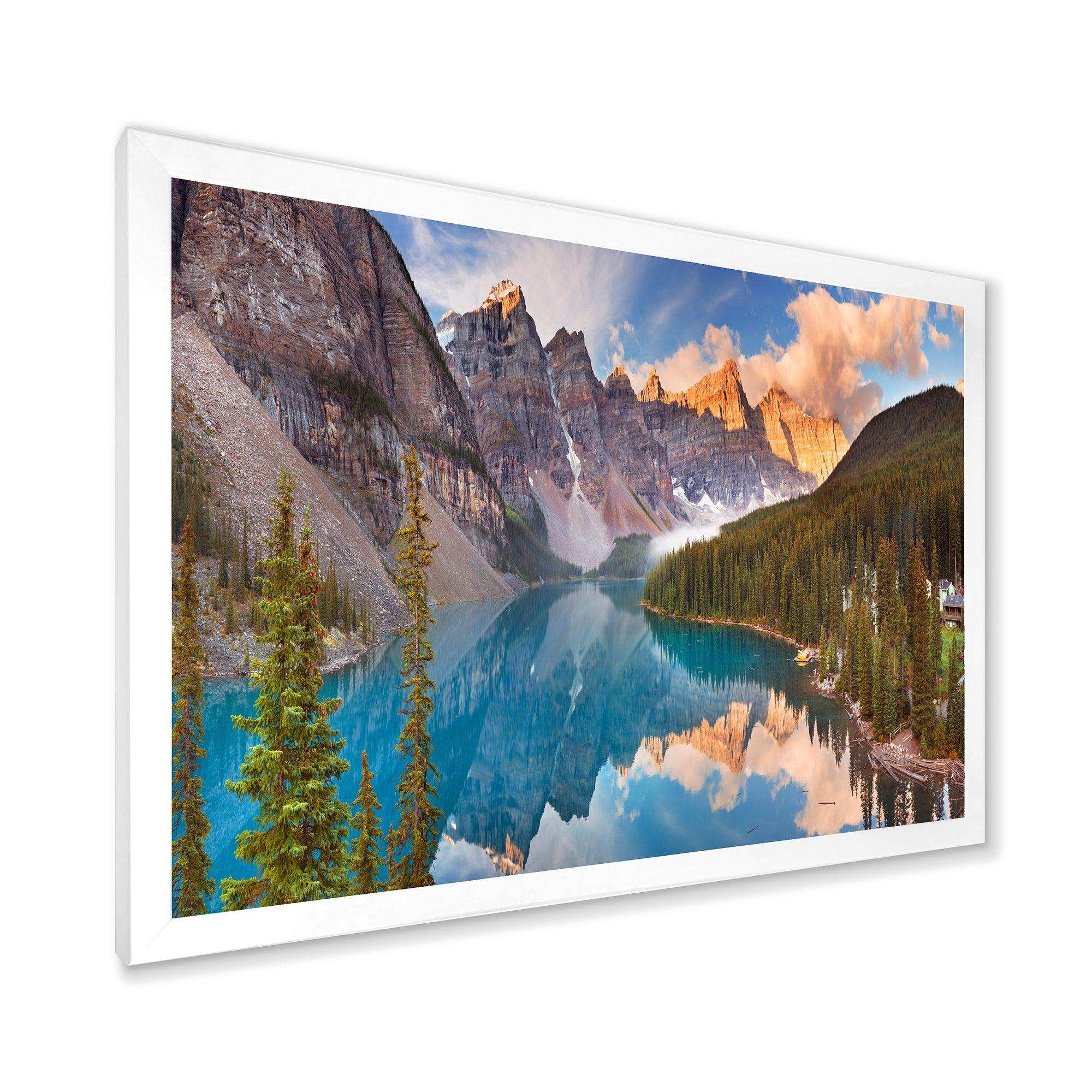 Moraine Lake in Banff Park Canada