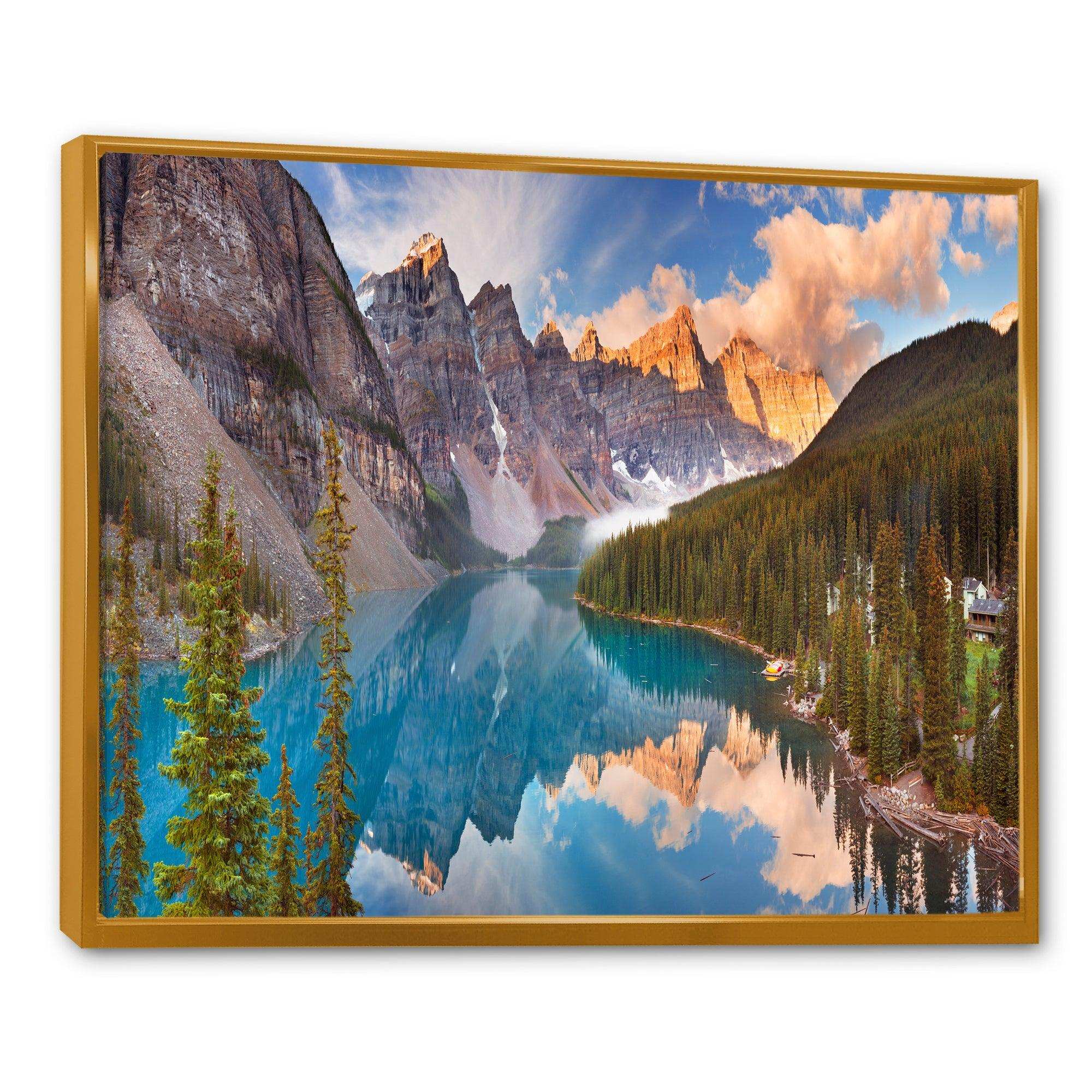 Moraine Lake in Banff Park Canada