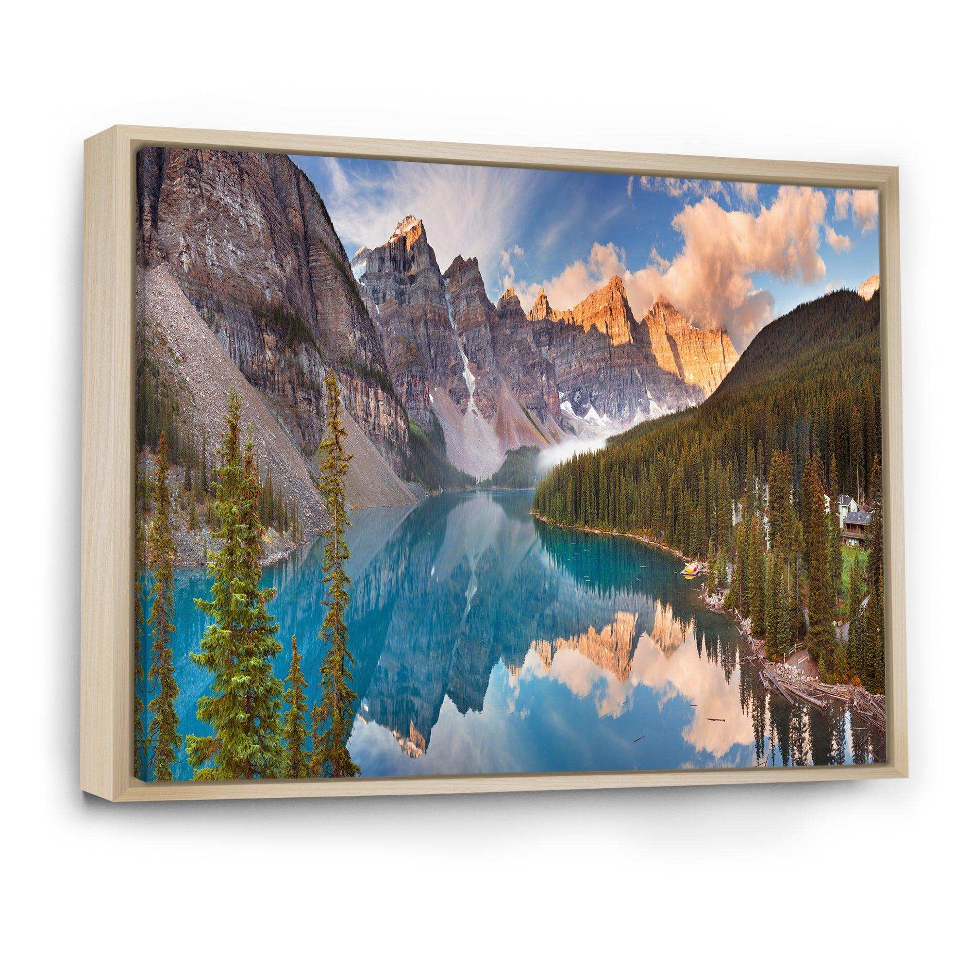 Moraine Lake in Banff Park Canada