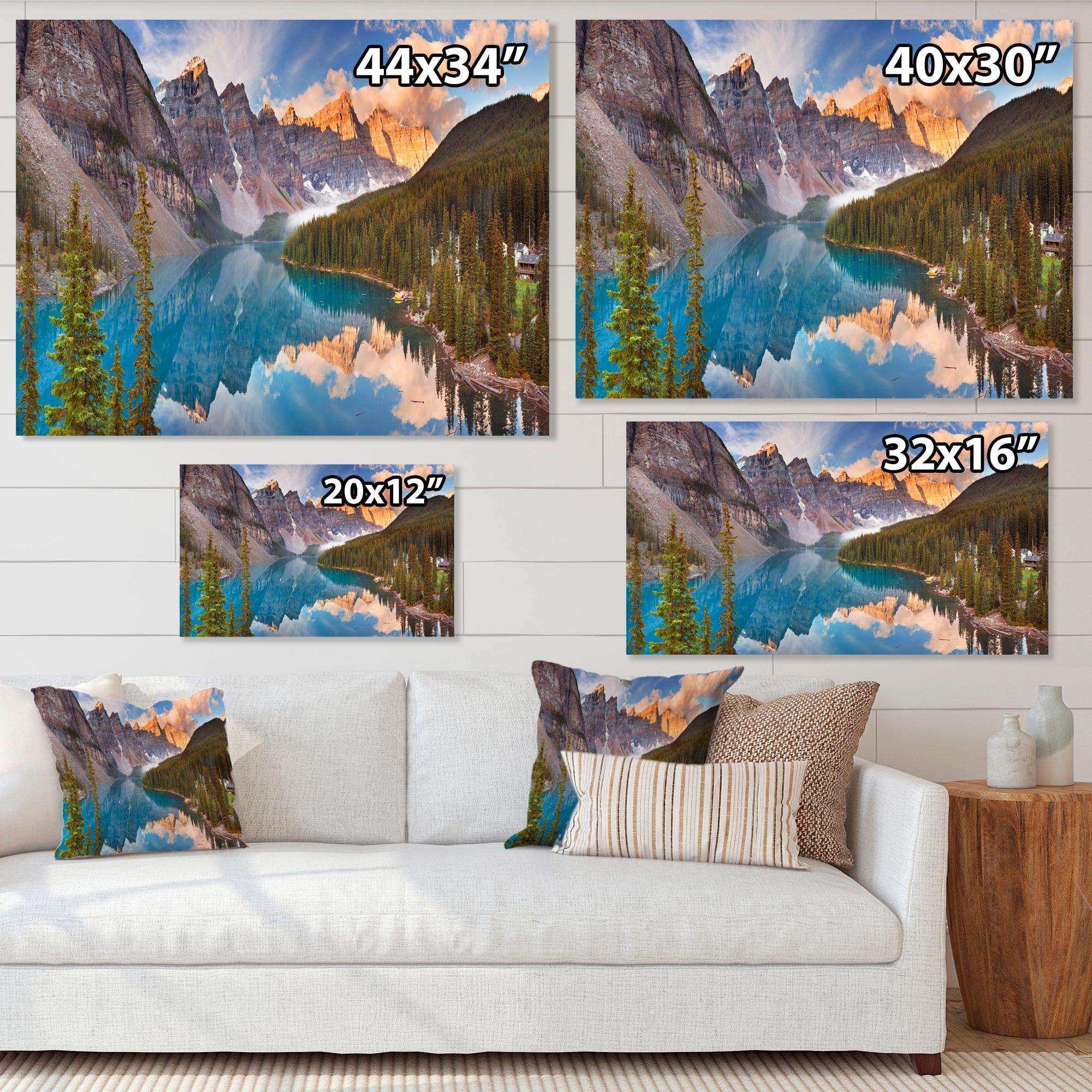 Moraine Lake in Banff Park Canada