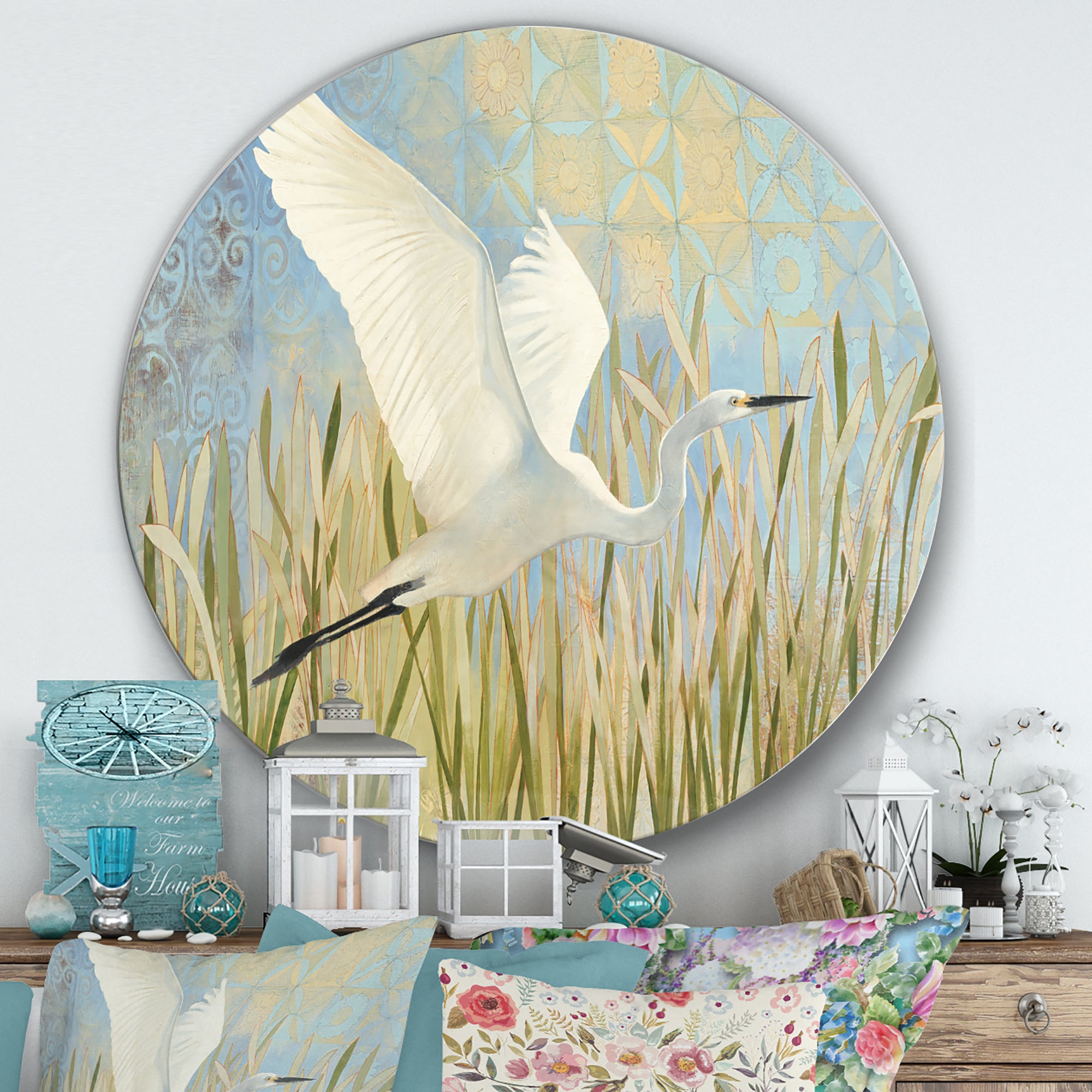 Designart 'Snowy Egret in Flight vII' Farmhouse Metal Circle Wall Art